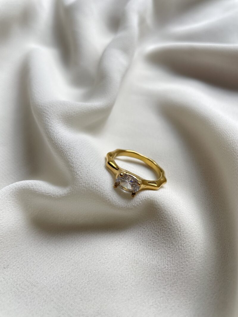 Solitaire ring